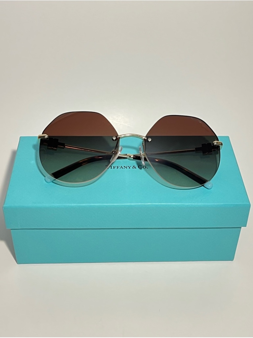 Tiffany & Co. TF3077 Sunglasses Gold Metal Frame Brown Gradient Lens - Picture 4 of 5